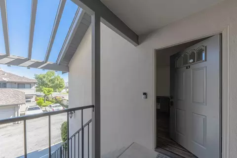 Entry Way - 1052 Padre Dr 3, Salinas, CA 93901 photo 1 of 1
