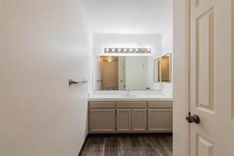 Bath - 1052 Padre Dr 3, Salinas, CA 93901 photo 3 of 3