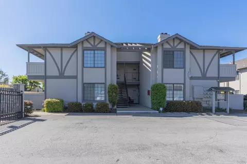 Exterior - 1052 Padre Dr 3, Salinas, CA 93901 photo 1 of 6