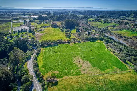 571 Calabasas Rd, Watsonville, CA 95076