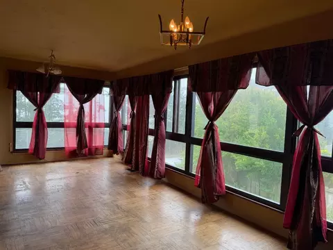 Living - 295 Edgewood Dr, Pacifica, CA 94044 photo 2 of 2