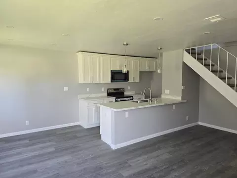 2936 Peachtree Dr 2, Stockton, CA 95203