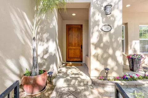 2741 Club Dr, Gilroy, CA 95020