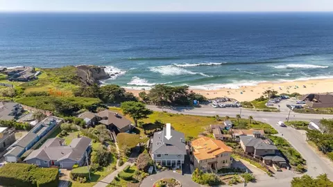 1198 Main St, Montara, CA 94037