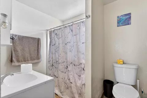 Bath - 782 Kilbreth Ave, Salinas, CA 93905 photo 1 of 4
