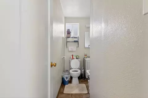 Bath - 782 Kilbreth Ave, Salinas, CA 93905 photo 2 of 4