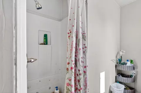 Bath - 782 Kilbreth Ave, Salinas, CA 93905 photo 4 of 4