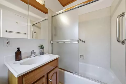 Bath - 206 Thompson Ave, Mountain View, CA 94043 photo 1 of 3