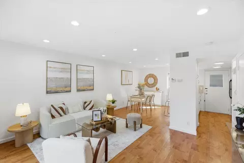 236 E Red Oak Dr B, Sunnyvale, CA 94086