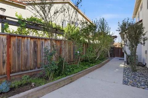 Exterior - 1536 Jackdow Ct, Gilroy, CA 95020 photo 8 of 15