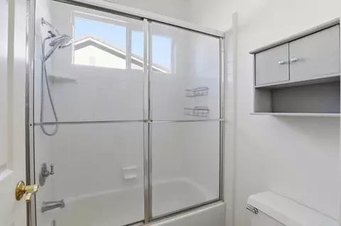 Bath - 1536 Jackdow Ct, Gilroy, CA 95020 photo 2 of 6