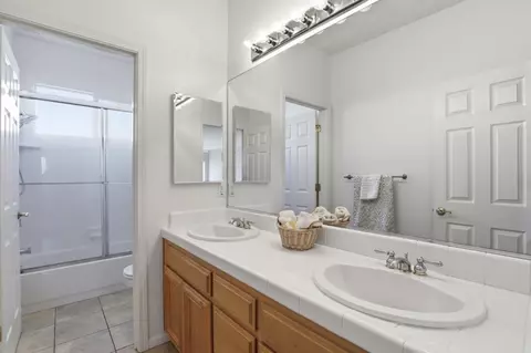 Bath - 1536 Jackdow Ct, Gilroy, CA 95020 photo 6 of 6
