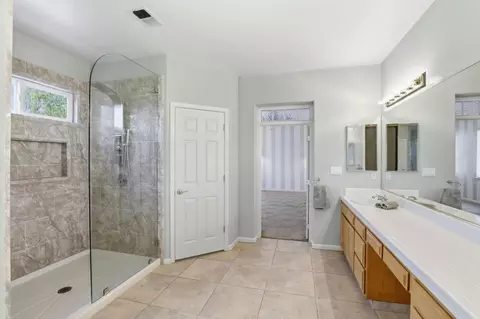 Bath - 1536 Jackdow Ct, Gilroy, CA 95020 photo 5 of 6