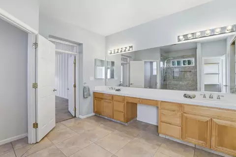 Bath - 1536 Jackdow Ct, Gilroy, CA 95020 photo 4 of 6