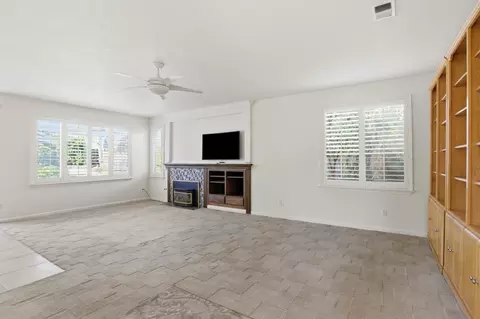 Living - 1536 Jackdow Ct, Gilroy, CA 95020 photo 4 of 6