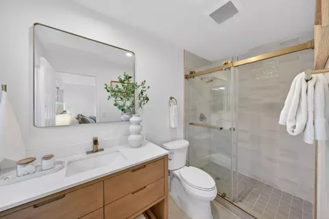 Bath - 1241 Levin Ave, Mountain View, CA 94040 photo 2 of 4