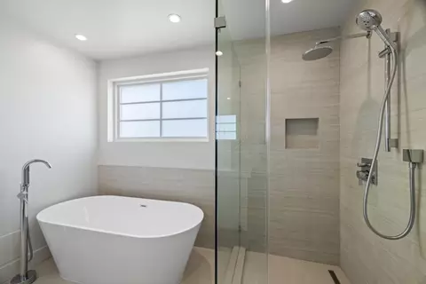 Bath - 577 Creekside Ct, Half Moon Bay, CA 94019 photo 4 of 4