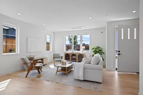 Living - 577 Creekside Ct, Half Moon Bay, CA 94019 photo 2 of 4