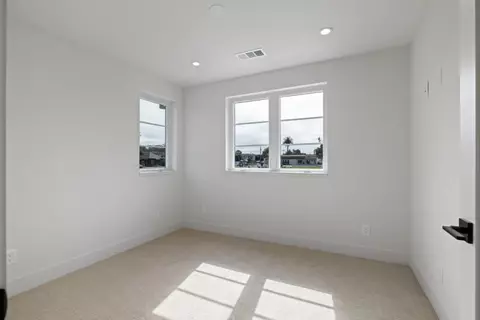 Bedroom - 577 Creekside Ct, Half Moon Bay, CA 94019 photo 3 of 4