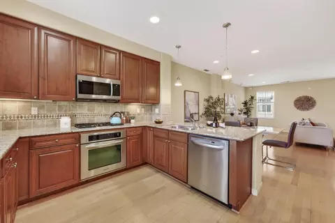 Kitchen - 1030 Luz Del Sol Loop, Milpitas, CA 95035 photo 2 of 3