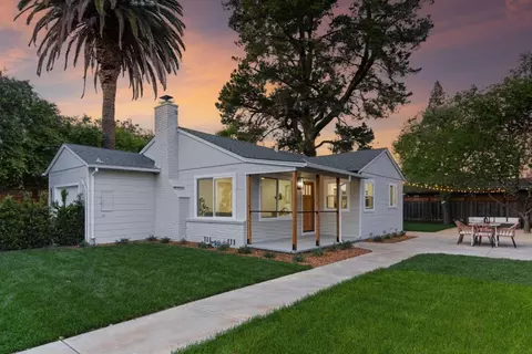 577 Green Manor Ct, Palo Alto, CA 94301