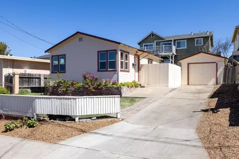 1666 Hilton St, Seaside, CA 93955