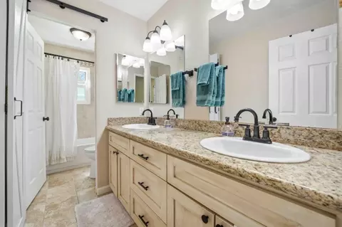 Bath - 8400 Delta Dr, Gilroy, CA 95020 photo 2 of 2