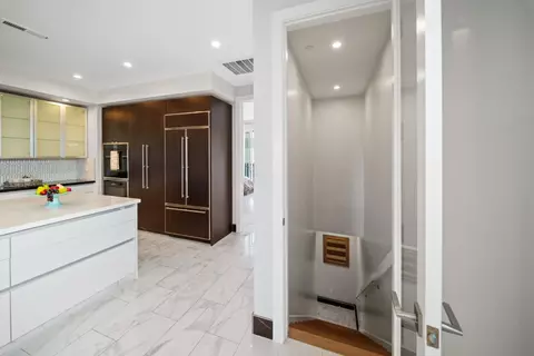 Entry Way - 29 Montecito Ave, Pacifica, CA 94044 photo 4 of 11