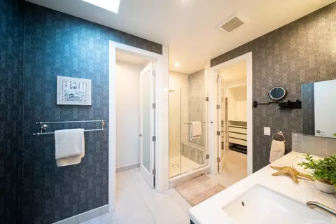 Bath - 29 Montecito Ave, Pacifica, CA 94044 photo 3 of 8