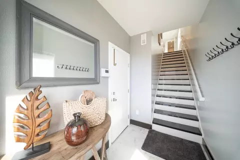 Entry Way - 29 Montecito Ave, Pacifica, CA 94044 photo 1 of 11