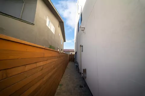 Entry Way - 29 Montecito Ave, Pacifica, CA 94044 photo 10 of 11