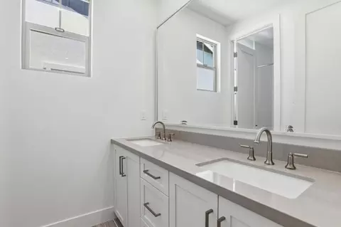 Bath - 7387 Ailes Ct, Gilroy, CA 95020 photo 3 of 9
