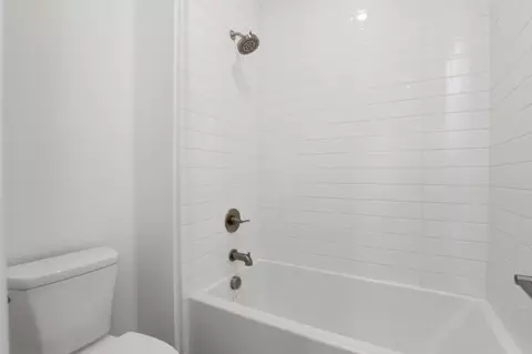 Bath - 7387 Ailes Ct, Gilroy, CA 95020 photo 4 of 9