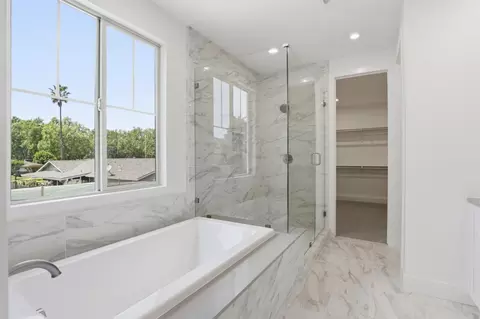 Bath - 7387 Ailes Ct, Gilroy, CA 95020 photo 6 of 9