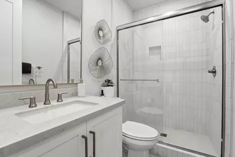 Bath - 7392 Ailes Ct, Gilroy, CA 95020 photo 3 of 6