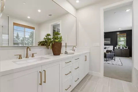 Bath - 7392 Ailes Ct, Gilroy, CA 95020 photo 2 of 6