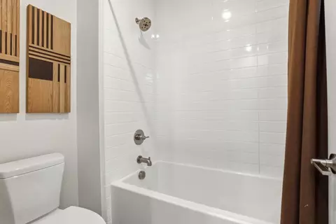 Bath - 7392 Ailes Ct, Gilroy, CA 95020 photo 4 of 6