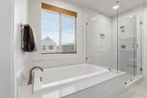 Bath - 7392 Ailes Ct, Gilroy, CA 95020 photo 1 of 6