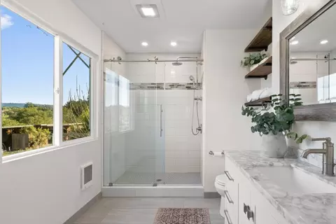 Bath - 1044 Pleasant Valley Rd, Aptos, CA 95003 photo 1 of 4