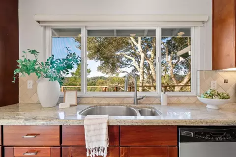Kitchen - 1044 Pleasant Valley Rd, Aptos, CA 95003 photo 4 of 8