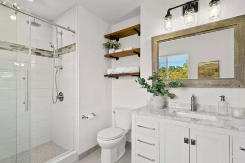 Bath - 1044 Pleasant Valley Rd, Aptos, CA 95003 photo 2 of 4