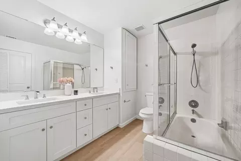 Bath - 2291 Oaktree Dr 201, Mountain View, CA 94040 photo 4 of 5