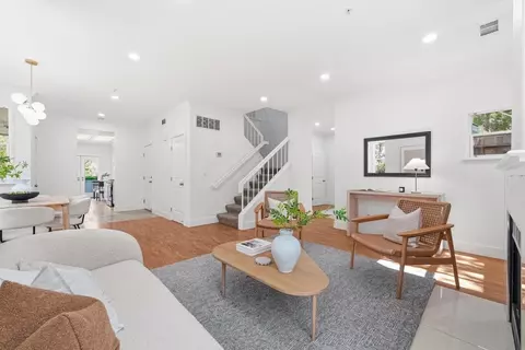 Living - 2291 Oaktree Dr 201, Mountain View, CA 94040 photo 2 of 3