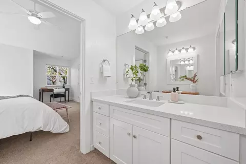 Bath - 2291 Oaktree Dr 201, Mountain View, CA 94040 photo 2 of 5