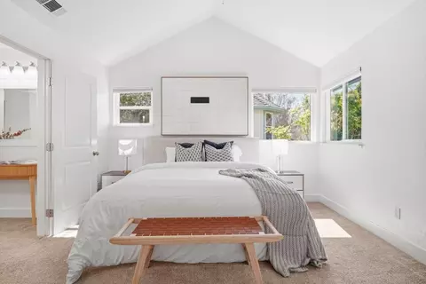 Bedroom - 2291 Oaktree Dr 201, Mountain View, CA 94040 photo 1 of 5