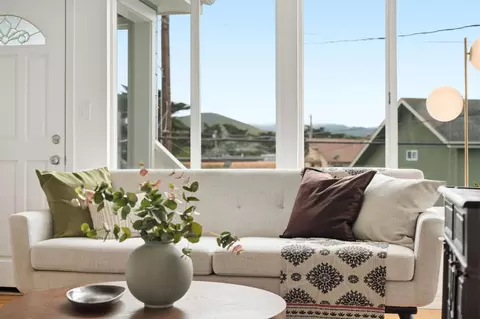 Living - 131 Pacific Ave, Pacifica, CA 94044 photo 2 of 2