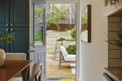Entry Way - 131 Pacific Ave, Pacifica, CA 94044 photo 2 of 3