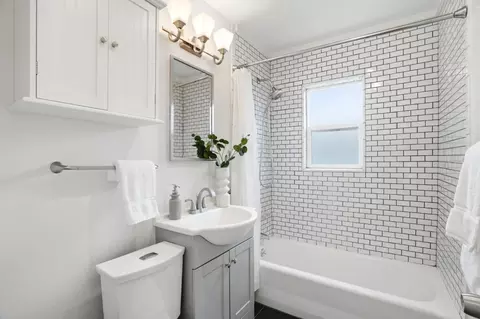 Bath - 131 Pacific Ave, Pacifica, CA 94044 photo 1 of 3