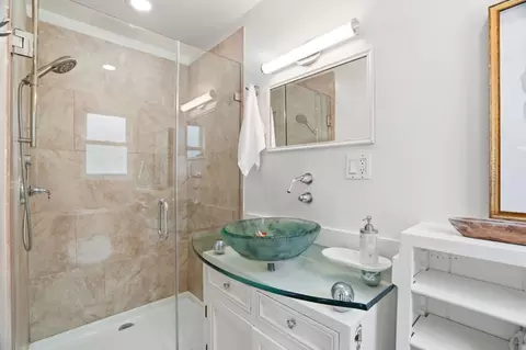 Bath - 131 Pacific Ave, Pacifica, CA 94044 photo 2 of 3
