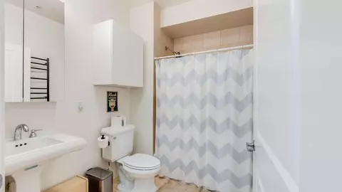 Bath - 275 9th St 3, Oakland, CA 94607 photo 1 of 3